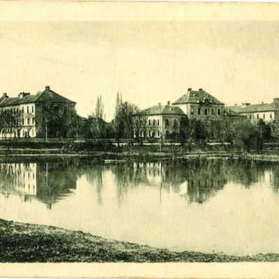 Kasarna Franje Josipa Gradena 1888. Sa Nekadasnjim Jezerom Klizalistem 1918. Zbirka Nandora Majera